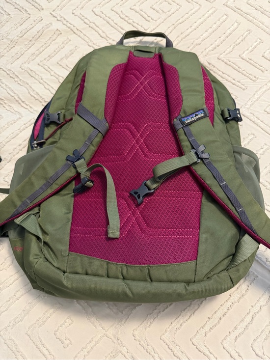 patagonia green backpack Lightweight Black Hole Pack 26L – Saint Bernard The 100% recycled polyester fabric is abrasion Patagonia Refugio Day Pack 30L